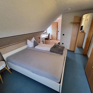 Standard Zimmer mit Kingsize-Bett